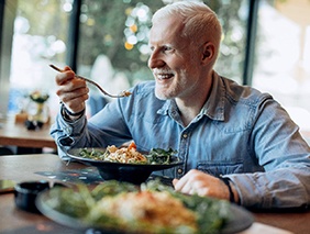 Man eating a healthy meal