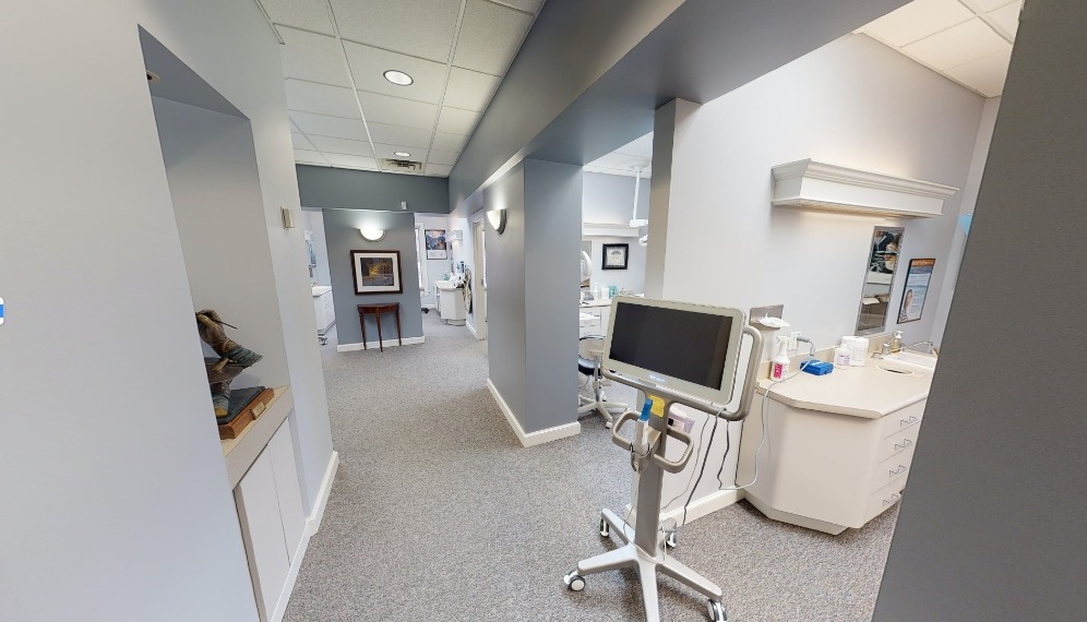 Dental treatment room with advanced dental technology